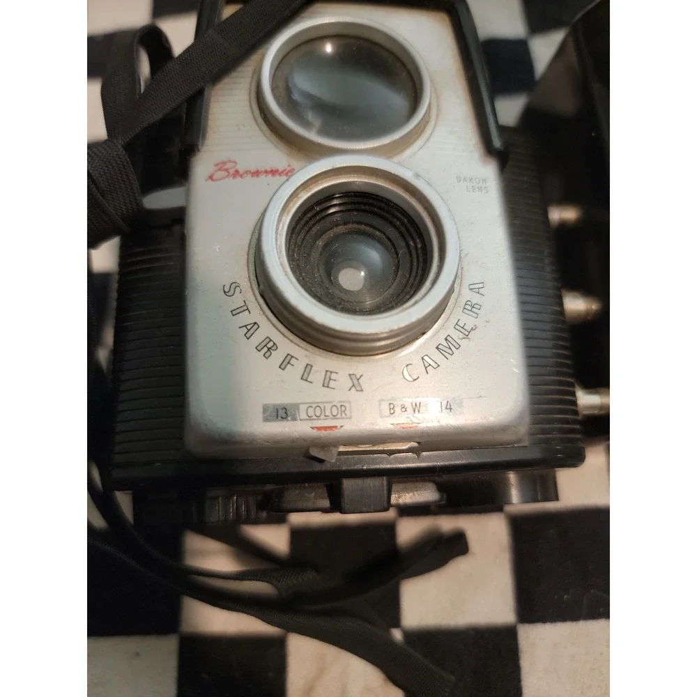 KODAK BROWNIE STARFLEX TWIN LENS CAMERA w/ KODALITE FLASH
